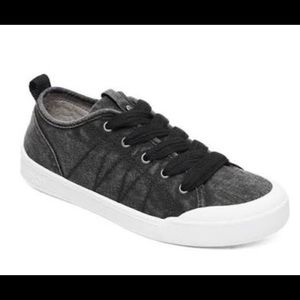 Women’s comfortable sneaker